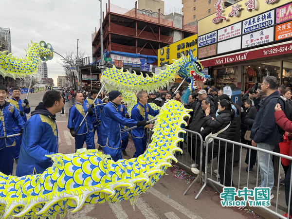 2026年2月21日是中国黄历丙午马年(火马年)大年初五,美国纽约黄历新年游行在最大的华人社区法拉盛中心区域盛大登场