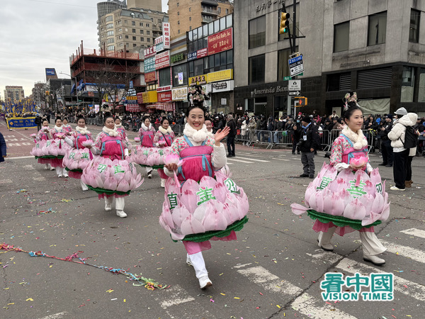 2026年2月21日是中国黄历丙午马年(火马年)大年初五,美国纽约黄历新年游行在最大的华人社区法拉盛中心区域盛大登场