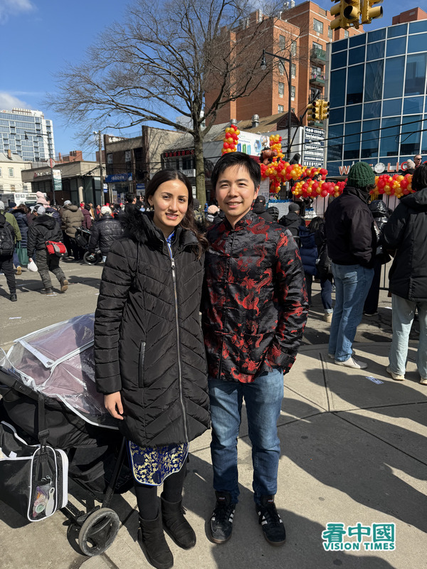 IT工程师赵立涛(Litao Zhao)与他的太太玛丽亚姆・纳维(Mariam Navi)