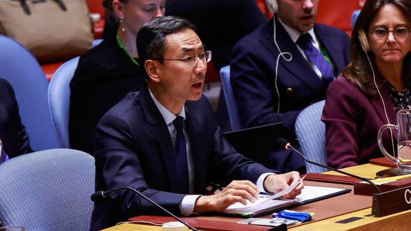 2025年9月23日,中共常駐聯合國副代表、特命全權大使耿爽在紐約聯合國總部舉行的聯合國安理會烏克蘭問題會議上發言。(圖片來源:AFP via Getty Images)