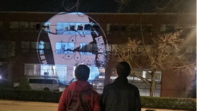 「鐮刀撕裂紫荊花」多倫多現反共投屏抗議(圖)
