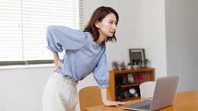 常常「閃到腰」幾招教你矯正不良姿勢(圖)