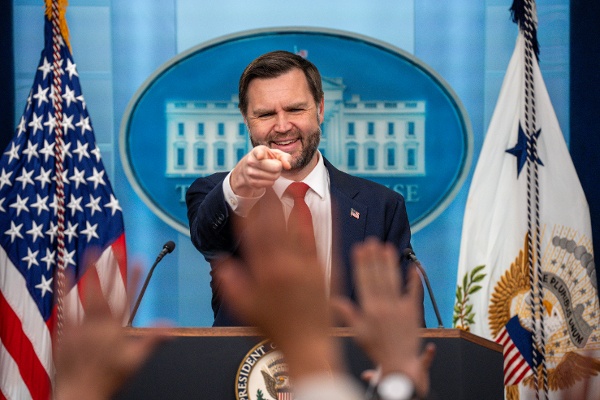 2026年6月18日——美國副總統萬斯(J.D.Vance)在白宮佈雷迪新聞發布室舉行記者會並回答提問。