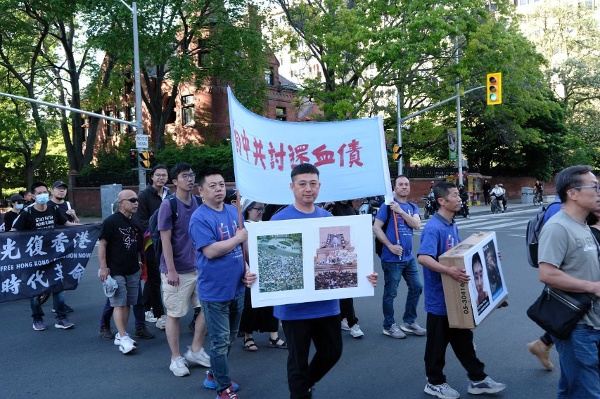 高偉