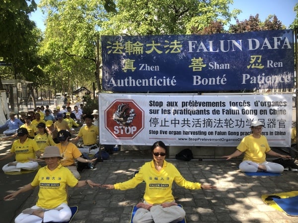 巴黎法輪功學員