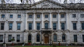 英國批准中國超級使館遭當地居民告上法院(圖)