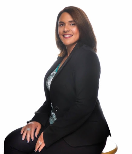 Wendy Javier是專業演說家與認證教練,臉上自信的笑容,正呼應著她一貫傳遞的訊息——自愛、賦權與內在療癒。(圖片來源:I Choose Me Too提供)