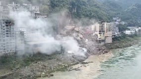 重慶山體崩塌煙花店被掩埋傳被埋大巴載18人(圖)