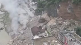 重庆山体崩塌8死34失联传逾百人被埋早有征兆(图)
