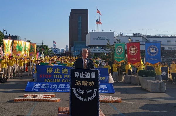 全球退黨服務中心主席的汪志遠先生在集會上發言。(攝影/看中國/Daniel)