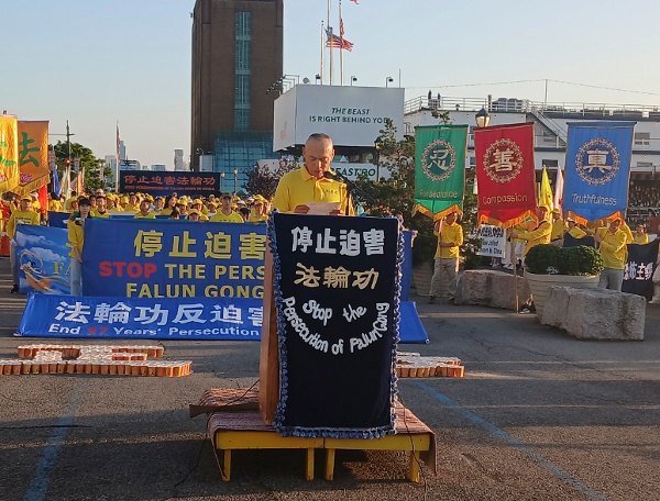 来自青岛的郑骁强在集會上發言。(攝影/看中國/Daniel)