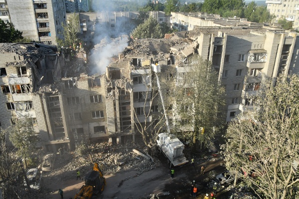 2026年7月30日，烏克蘭利沃夫（Lviv）一棟多層住宅樓在俄羅斯空襲後嚴重受損。