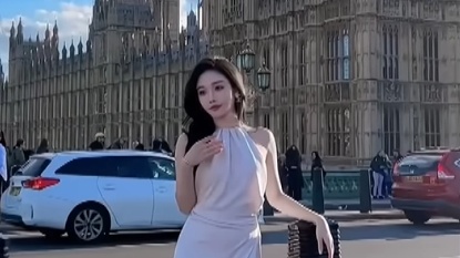 中国百万网红雅典娜。