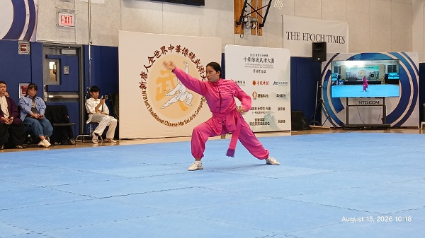 瑪霍亞.喬克斯.羅哈斯展示八法拳。(圖片來源:看中國記者李清源 )