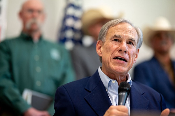 2026年6月8日——得州州長格雷格．阿博特（Greg Abbott）在克尼普林-布希蘭美國牲畜昆蟲研究實驗室舉行的新聞發布會上講話。