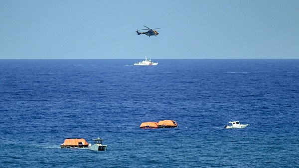 塞浦路斯外海客船倾覆至少7死23人失踪(图)
