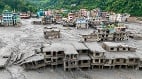 生死時速:尼泊爾校長救下1643名孩子學校轉眼被洪水吞沒(圖)