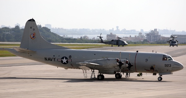 2010年2月24日,美國空軍一架P-3C巡邏機停放在日本沖繩嘉手納空軍基地。當時美日兩國正準備就駐沖繩普天間基地搬遷計畫展開新一輪協商。