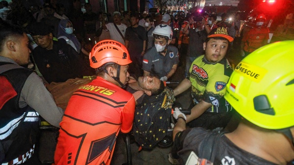 印尼客轮爪哇海翻覆6死130人仍失踪(图)