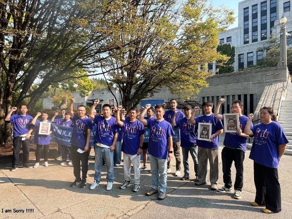 李曉亮在加拿大溫哥華參加中國民主黨加拿大委員會的茉莉花行動。(李曉亮提供)