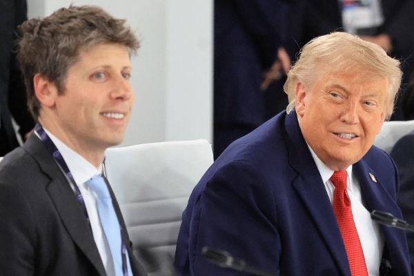 2026年6月17日,美国总统川普与OpenAI首席执行官萨姆·奥尔特曼(Sam Altman)出席法国G7峰会工作午餐会。