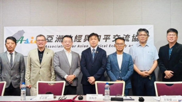 亚洲政经与和平交流协会今天在台北举办“川习会前瞻—美中竞争新局与台湾的战略位置”座谈会，多位专家学者与会。