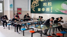 遼寧某中學食堂餐後集體食物中毒至少80名學生就診(圖)
