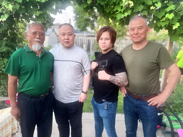 流亡加拿大的中國民營企業家謝朝輝和逃離中國的民主人士董廣平合影(看中國攝)