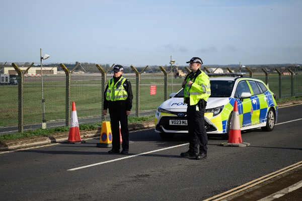 2026年9月28日:英國費爾福德皇家空軍基地(RAF Fairford)跑道附近仍設有警方警戒線。