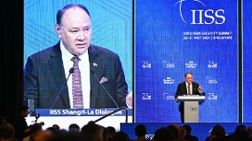 中共代表演讲中递纸条菲防长当场怒斥(图)