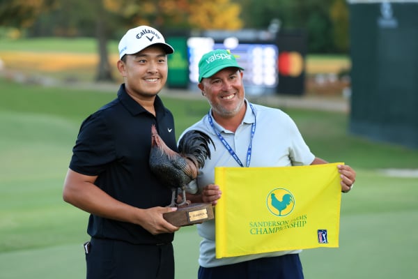 台灣男子職業高爾夫好手俞俊安在PGA桑德森農場錦標賽最終回合贏得冠軍。