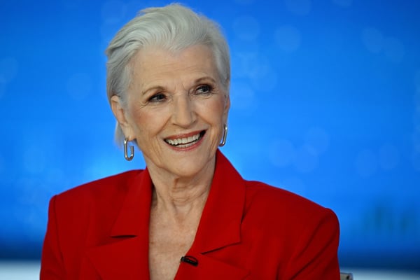 2024年10月31日，马斯克（Maye Musk）在纽约市福克斯商业网络演播室做客“达根和达菲的底线”节目。