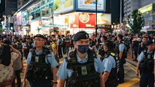 2024年6月4日，警方在維多利亞公園附近的銅鑼灣區巡邏。（圖片來源：Anthony Kwan/Getty Images）