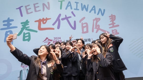 總統出席「2024 今周刊 『TEEN TAIWAN青春世代白皮書』總統與青年論壇」。