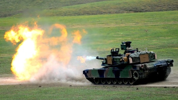 一輛美國M1A2示意圖(（圖片來源：VANO SHLAMOV/AFP via Getty Images）