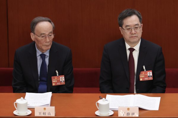 石泰峰与蔡奇各出“奇招”习近平软禁王岐山为哪般(图)