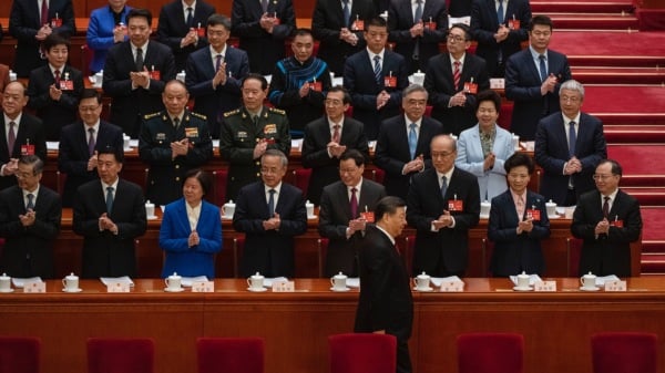 2024年3月5日，中共党魁习近平（下）抵达中国北京人民大会堂出席全国人民代表大会开幕式。（图片来源：Kevin Frayer/Getty Images）