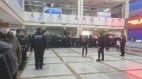 山东7岁男孩输液时丧命民众聚集大批警察清场(图)