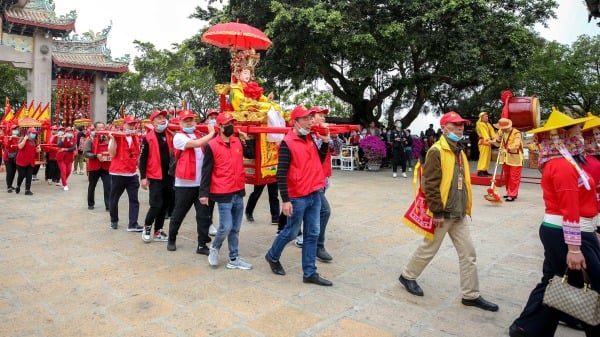 2021年4月12日，人们在中国福建梅州庆祝妈祖诞辰1061周年