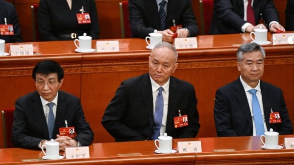 2023年3月12日，全国政协主席王沪宁，政治局常委蔡奇、李希在北京人民大会堂出席全国人民代表大会第五次全体会议。（图片来源：NOEL CELIS/AFP via Getty Images）