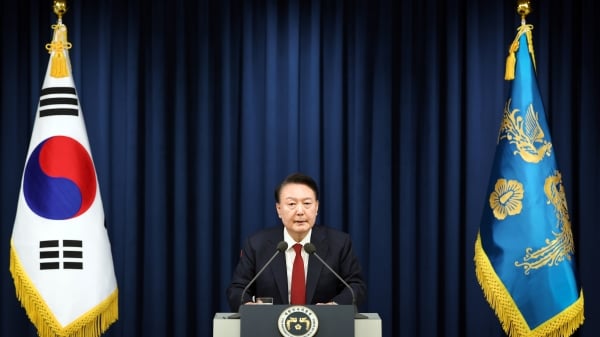 2024年12月3日，韩国总统尹锡烈在韩国首尔总统府宣布紧急戒严令期间发表讲话。 