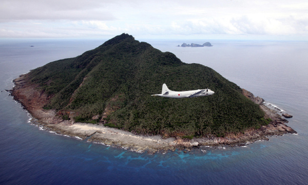 2011年10月13日，日本海上自衛隊的一架P-3C巡邏機飛越東海有爭議的島嶼，即日本的尖閣諸島和中國的釣魚島。