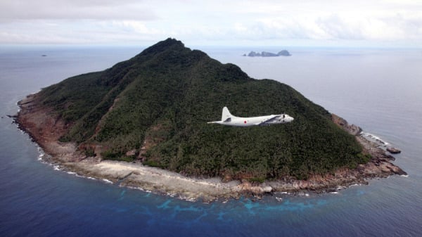 2011年10月13日，日本海上自衛隊的一架P-3C巡邏機飛越東海有爭議的島嶼，即日本的尖閣諸島和中國的釣魚島。