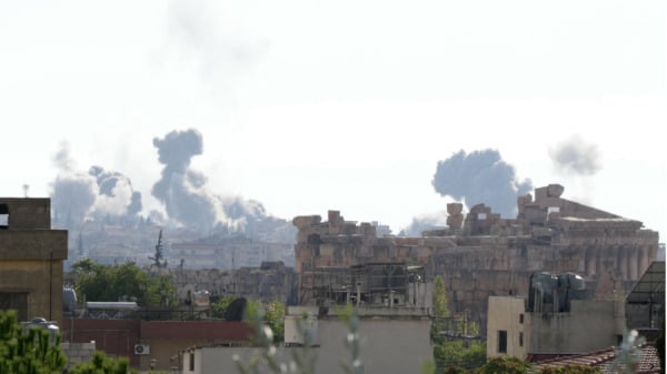 2024年9月30日，以色列對貝卡谷地的黎巴嫩城市巴勒貝克(Baalbek)進行空襲，現場冒出滾滾濃煙。