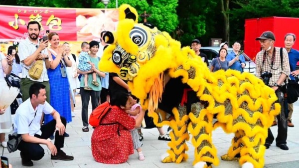 由台灣新聞社主辦的「日本台灣祭」睽違7年，日前再度在東京上野公園舉辦，布袋戲、歌仔戲、舞獅等傳統表演精彩，讓來自歐美等地的遊客大開眼界。