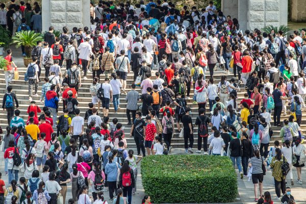 “保录复旦”梦碎：家长被骗800万孩子有人辍学有人抑郁(组图)
