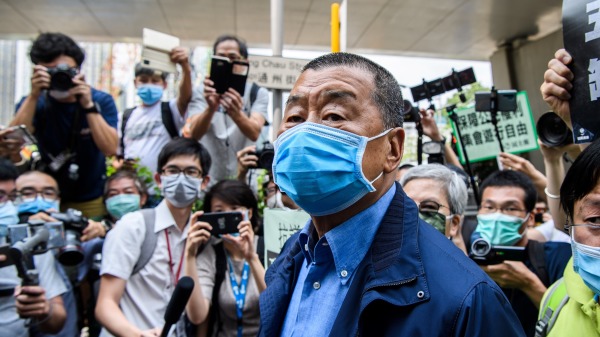  2020年5月18日，黎智英抵達西九龍裁判法院  （圖片來源： ANTHONY WALLACE/AFP via Getty Images)