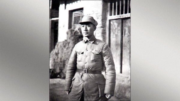 在山西沁县，时任中共山西公开工作委员会书记、山西新军组织领导者的薄一波。