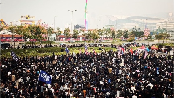 2019年12月22日，大批港人在中環參與聲援維吾爾人集會。（圖片來源：黃國才／自由亞洲電台）