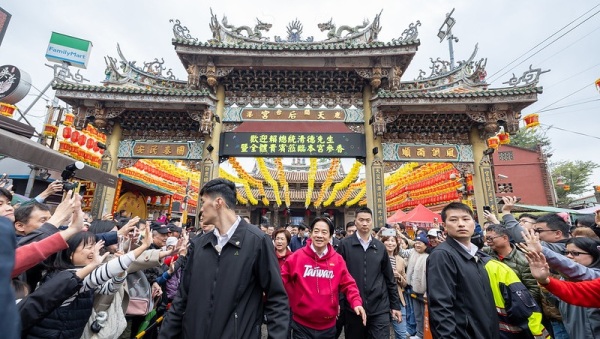 賴總統今天提到中國併吞台灣的企圖越來越強，大家一定要同心守護台灣。